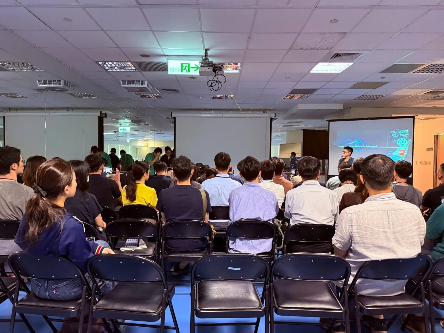 Prolo202 課堂現場，學員聆聽肩關節唇超音波的講解與示範