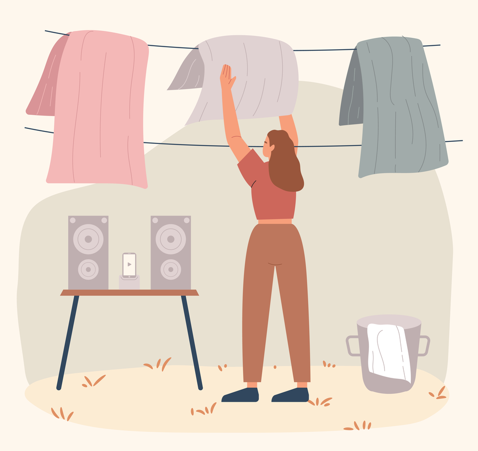 舉起雙手晾衣服的女性插圖